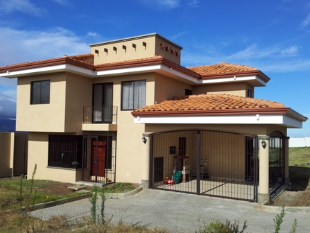 Casa en Heredia San Isidro con vista al VALLE