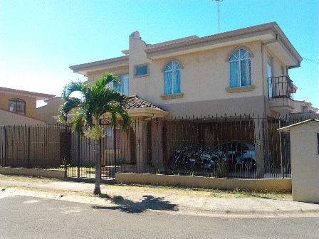 CAsa en residencial desamparados de Alajuela